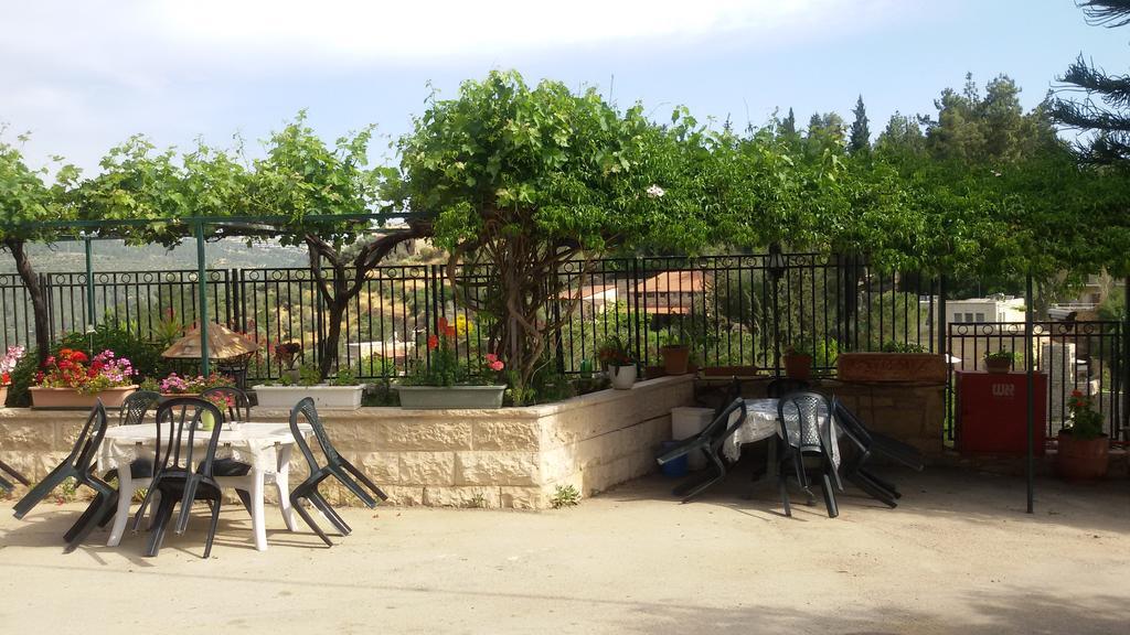 Rosary Sister Guest House Ein Karem Jerusalem Exterior foto