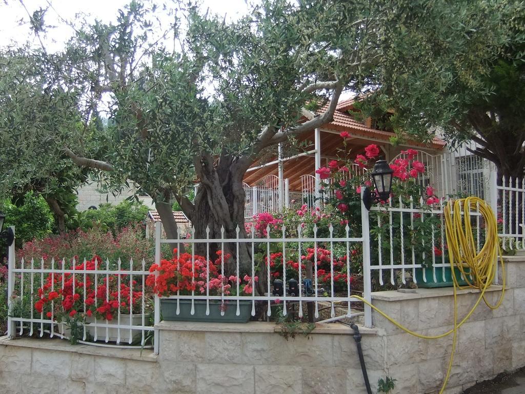 Rosary Sister Guest House Ein Karem Jerusalem Exterior foto