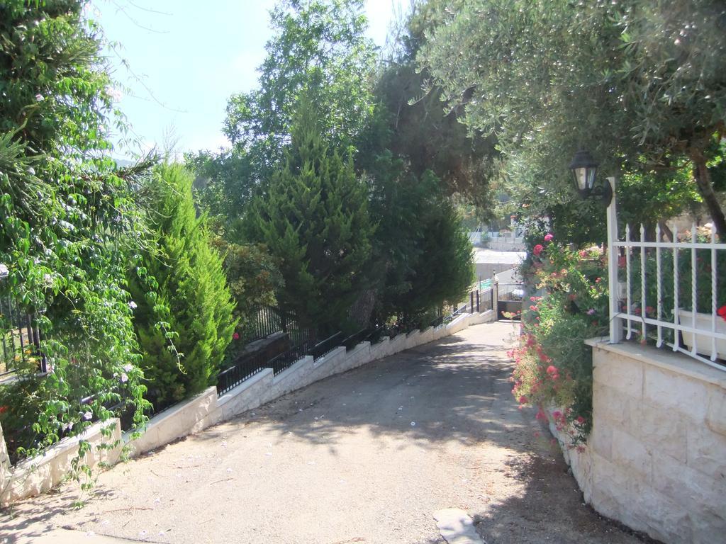 Rosary Sister Guest House Ein Karem Jerusalem Exterior foto