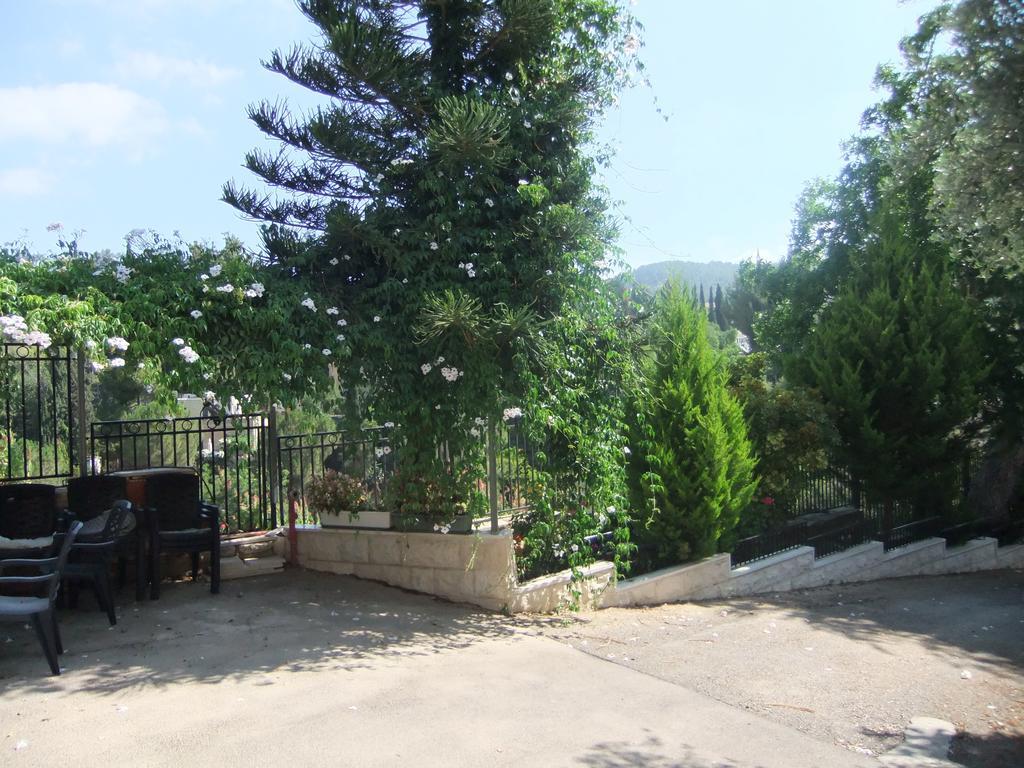 Rosary Sister Guest House Ein Karem Jerusalem Exterior foto