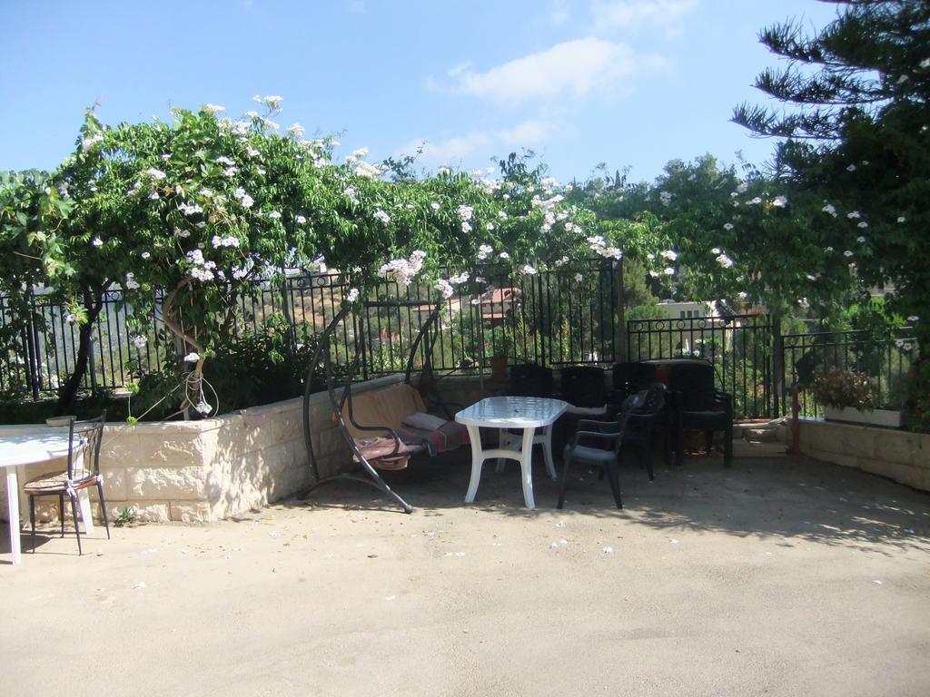 Rosary Sister Guest House Ein Karem Jerusalem Exterior foto