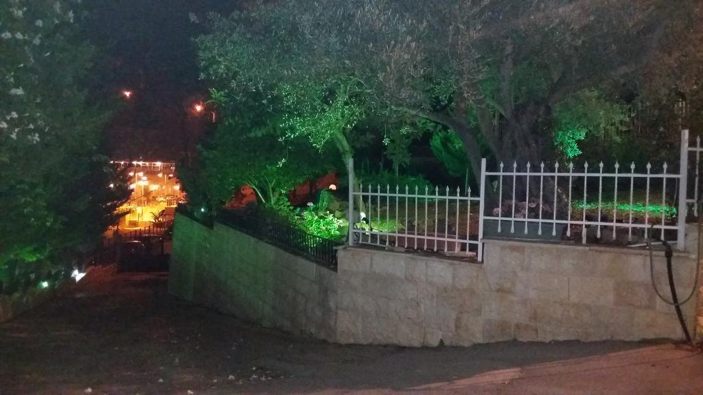 Rosary Sister Guest House Ein Karem Jerusalem Exterior foto
